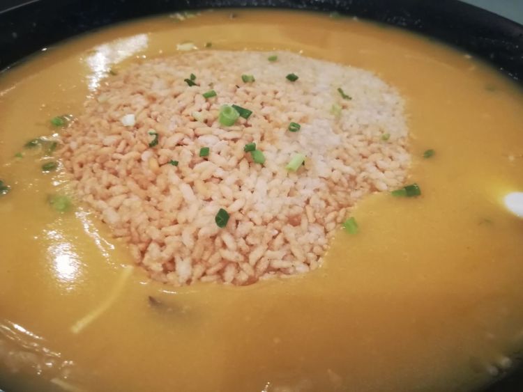 知味餐厅的豆汤锅巴