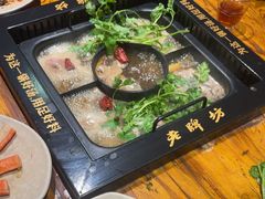 -老牌坊云南鱼豆花火锅(爱建店)
