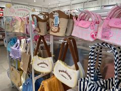 -名创优品(北京新中关购物中心地铁层店)