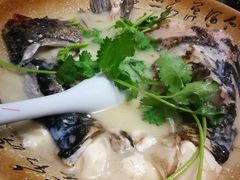砂锅鱼头-75幢私房菜馆