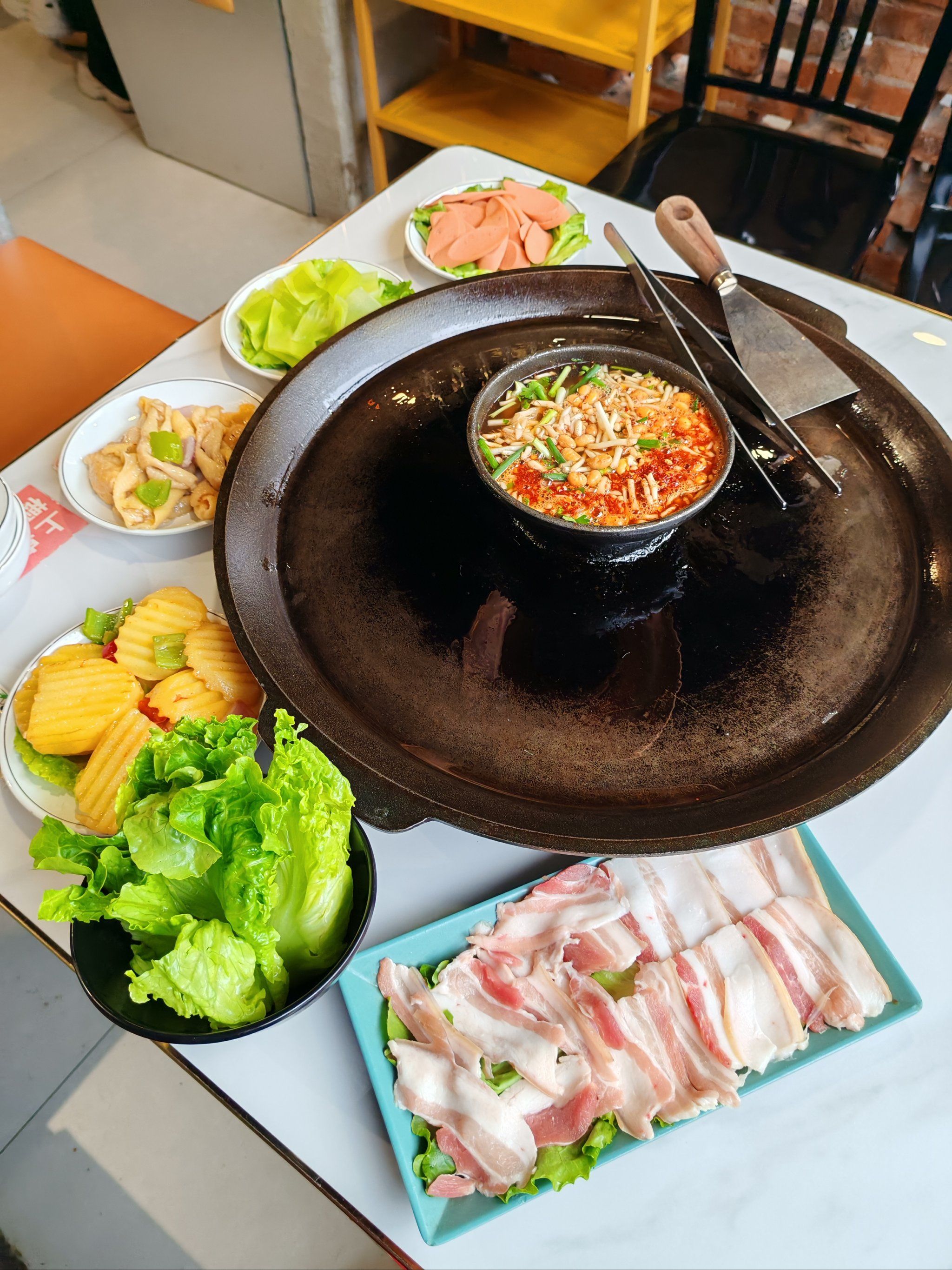 小洛当家贵州特色活油烙锅