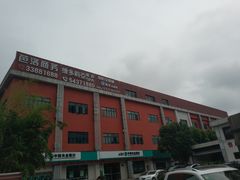 -芭洛商务中心-停车场