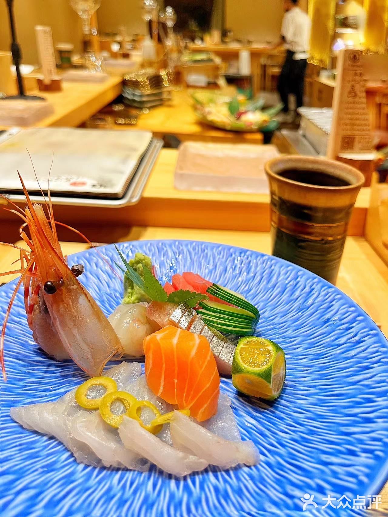 偷得浮生半日闲，来顿日料把胃填。