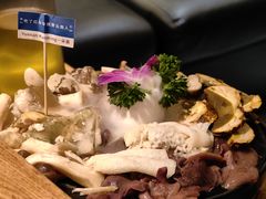 -一朵菌·野生菌探索家火锅(南亚店)