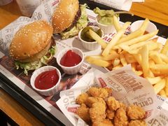-The Habit Burger Grill 哈比特汉堡(复兴soho店)