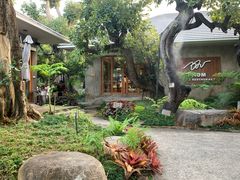 -Chom Cafe and Restaurant