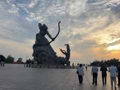 -巴陵广场