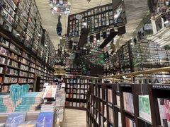 -钟书阁(群光广场店)
