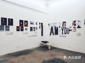 在馒头山这边看展，看到「LUCK GALLERY」里
