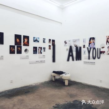 在馒头山这边看展，看到「LUCK GALLERY」里