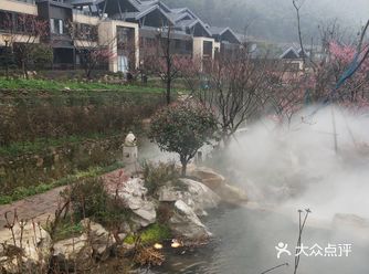 如果想体验生活就算了。如果是旅旅游，记得多带钱
