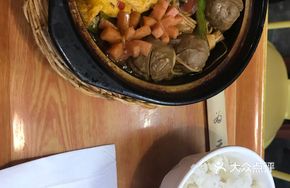 Flower-shaped Beef Meatball Pot