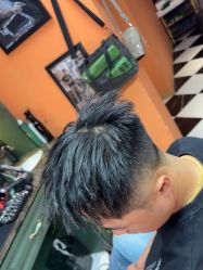 -查尔曼男士理发馆
