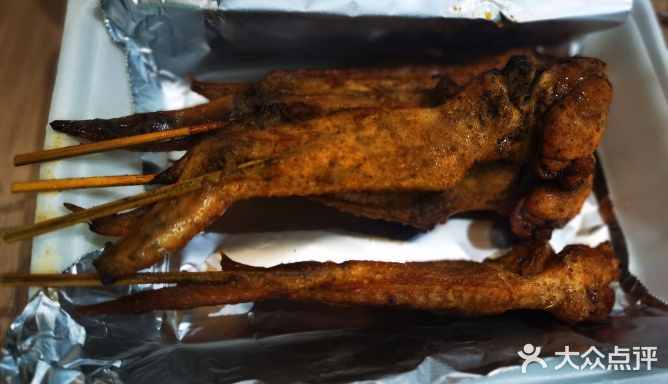 面对各种美食，我们是忍着，告诉自己不能白流汗水了