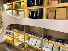 -钟书阁(珍园店)