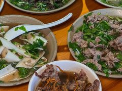 -大众跷脚牛肉馆·非遗传承单位(峨眉山店)