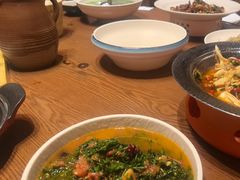 -老滇山寨•云南特色菜•地方菜•民族风情歌舞表演(金碧店)