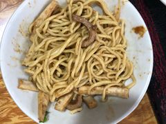 -松树干拌面店