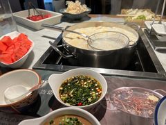 -尚尚仙·酸汤猪手·猪肚鸡火锅(华联万柳购物中心店)