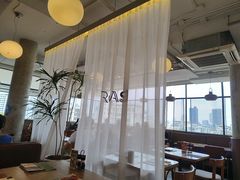 -ROAST coffee & eatery