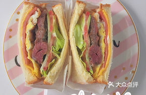 Black Pepper Beef Sandwich