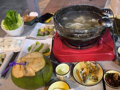 -墨脱石锅椰子鸡•香草鸭•东山羊(大东海店)