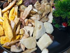 -一朵菌·野生菌探索家火锅(南亚店)