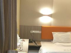 -7天连锁酒店(上海徐家汇龙华路地铁站店)