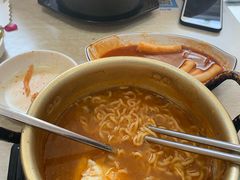 -拌来拌去石鍋拌飯(文鼎店)