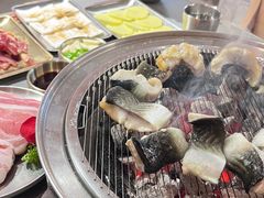 -围炉肉舍•炭烤活鳗•丹东海鲜烤肉(步行街店)