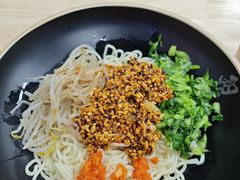 -两勺子一碗口水鸡拌面