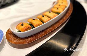 Caviar Abalone Hollow Roll