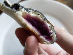 墨鱼汁三文鱼披萨-山有花啡餐厅(常营总店)