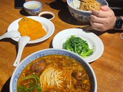 辣肉面加鸡毛菜-沪西老弄堂面馆(定西路店)