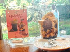 -Chom Cafe and Restaurant