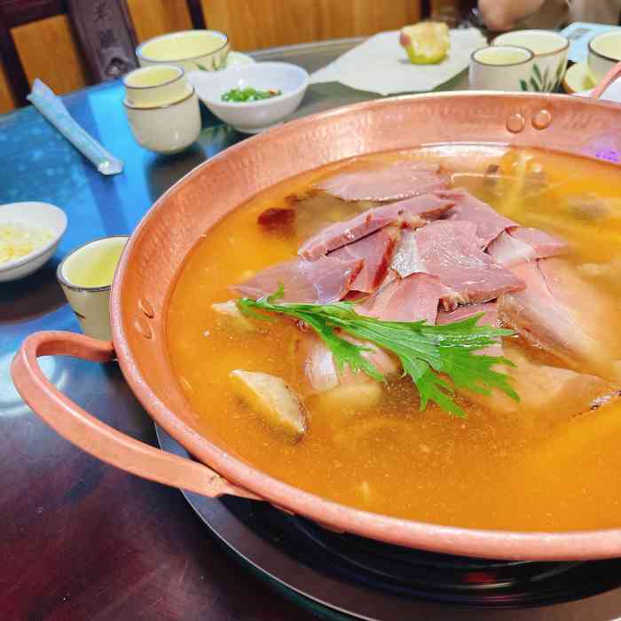 山老腿火锅店-"剑川最值得去的地方,山老腿.火腿做火锅很.