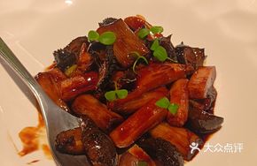 Scallion-Braised Abalone and Sea Cucumber