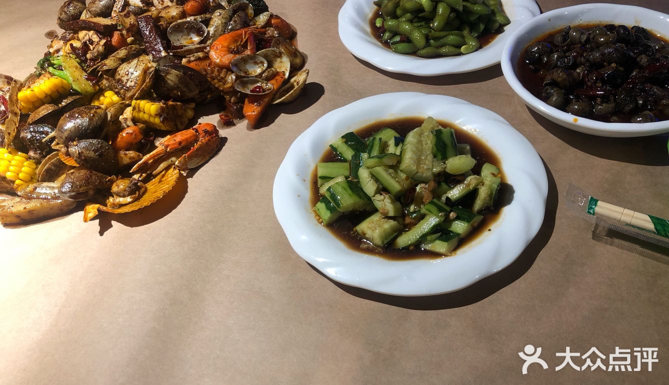 超级火的网红餐厅 是总店，人挺多的