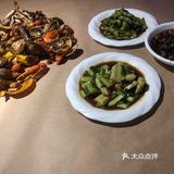 超级火的网红餐厅 是总店，人挺多的