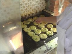 葱油饼-广慈小吃铺沪味佳饭堂