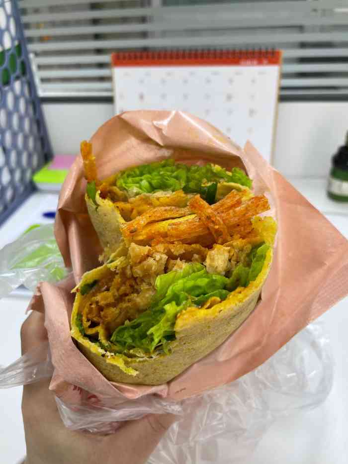 打分    /人 挨着人民医院很近,想吃煎饼了就来他家,正宗山东大煎饼