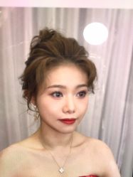 -现代经典婚纱摄影