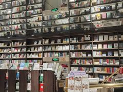 -钟书阁(群光广场店)