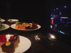 -唐拉雅秀酒店-西锦汇空中BBQ·思创餐厅