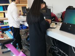 络绎不绝的客户-亮雅轩图文快印连锁24小时(百子湾苹果社区店)