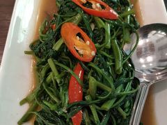 -Chom Cafe and Restaurant