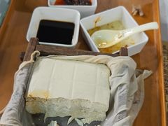 -刘姐啤酒鱼民族演艺餐厅(西街总店)