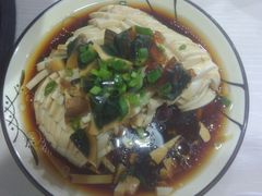 -虾弄弄海派小龙虾·牛羊蝎子火锅