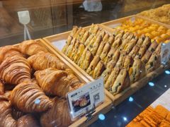 爆浆牛角包-六贤记(杭州龙湖滨江天街店)