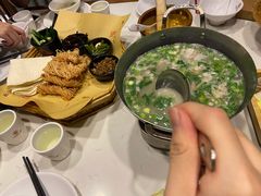 烙饼卷菜-丁里羊肉小镇(天鹅湖总店)